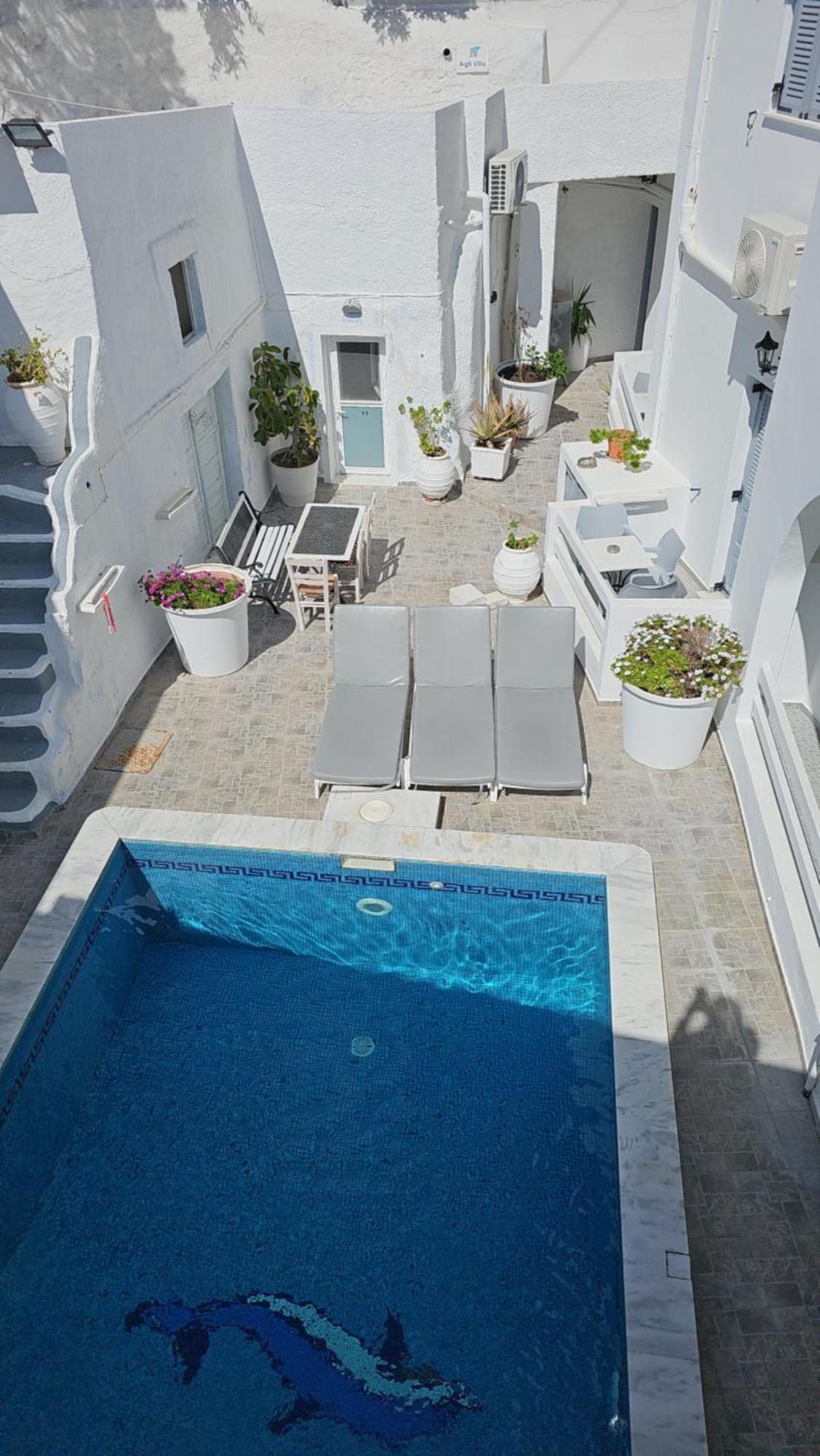Unique Leta Apartamento Fira  Exterior foto