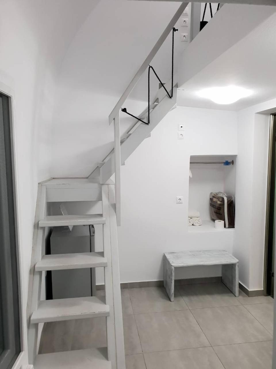 Unique Leta Apartamento Fira  Exterior foto